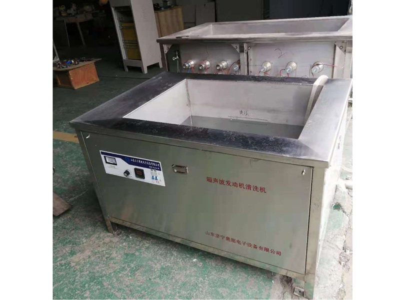 發(fā)動(dòng)機(jī).jpg